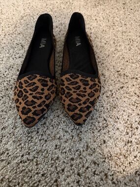 MIA Leopard Knit Pointed Toe Flats in Brown and Black- Size 8